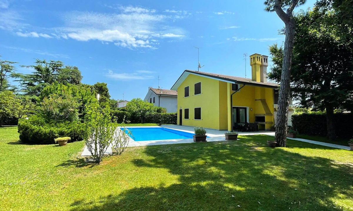 Isola Albarella Villa | Fantastic villa with private pool-Beahost