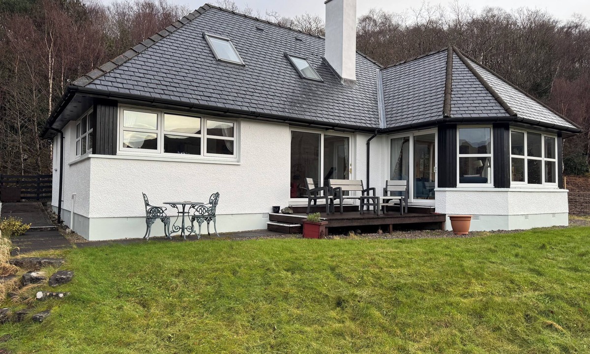Salen House | Fantastic views lochside views from spacious peaceful coastal Highland retreat