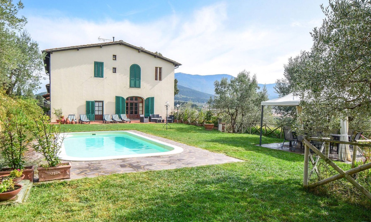 Calenzano House | Fantastic villa for a successful vacation near Florence.