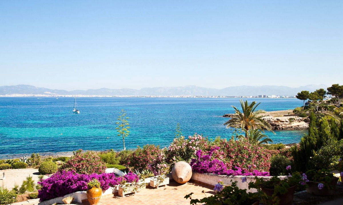 Cala Blava Ski Chalet | Fantastic Villa on the Sea, garden, terraces and direct access to the sea
