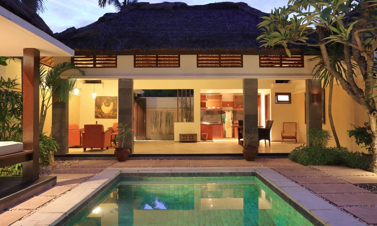 Mangsit Villa | Fantastic Villa, Private Pool few steps to the beach