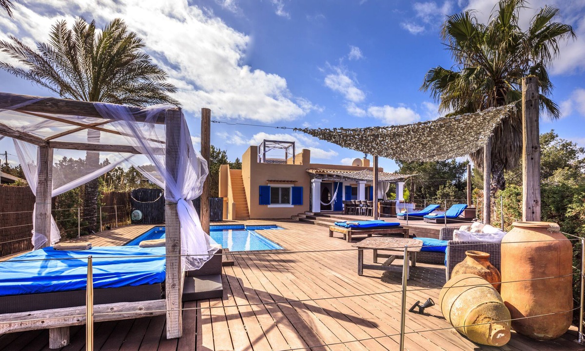 Es Pujols House | Fantastically beautiful house with a view of Ibiza