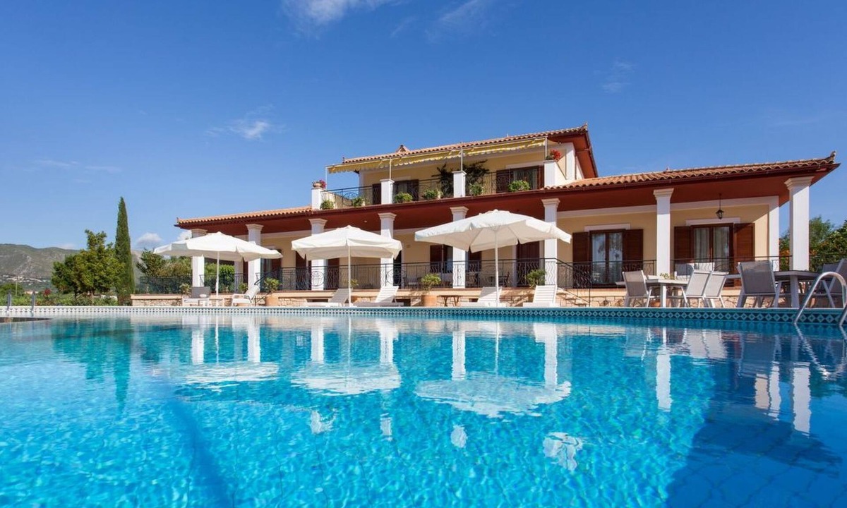 Agia Marina House | Fantastische Villa Anastasia mit großem Pool by Interhome