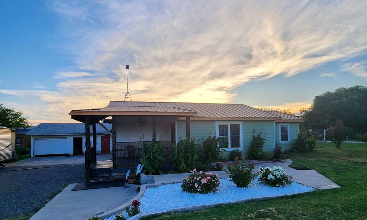 Wise County Other | Farmhouse in Rhome