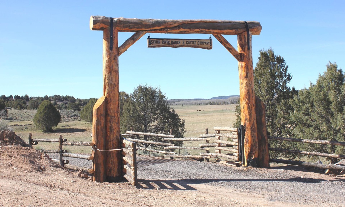 Hatch Apartment | Farriers Quarters Studio on 280 acre Sevier River Ranch - 2 Queen Beds