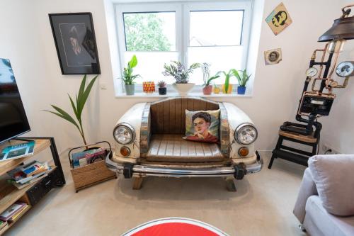 Fohren Apartment | Fascinosa - Die Kunst des Urlaubs - Taxilounge mit Wasserfallgarten Nähe Trier & Luxemburg