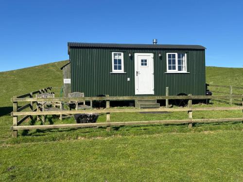 Saint John's Town of Dalry Ski Chalet | Fauld O Wheat Shepherds Hut , Loch Ken ,Off Grid