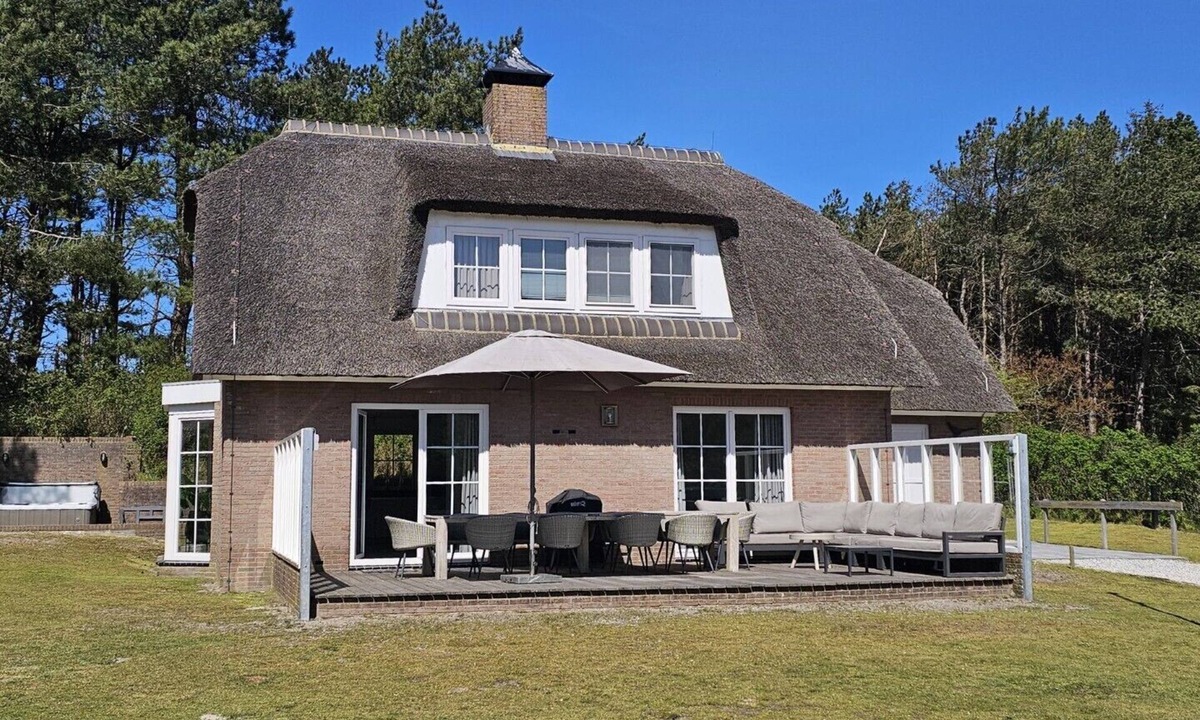 Buren Villa | Fazant is a comfortable villa with sauna and Jacuzzi, in a dune environment.