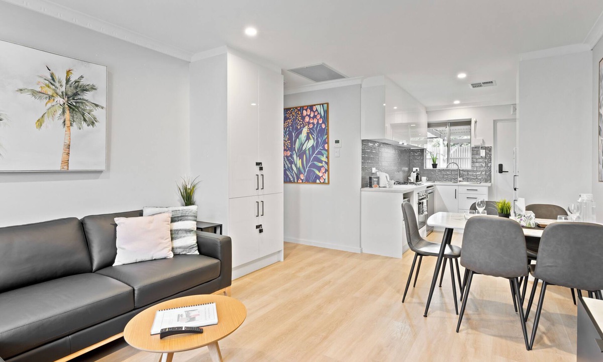 Payneham South Condo | Feel comfortable in this fully equipped, 2-bedroom unit located in quiet Payneham South, ideal for travelling workers & families. Easy parking, no stairs, heat & cool throughout, Wi-Fi, linen hire inc., keyless entry & easy self check-in.