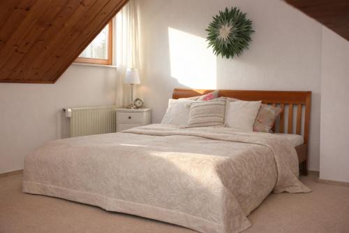 Ober-Morlen House | Feldrandlage - Privatzimmer mit Balkon und eigenem Parkplatz