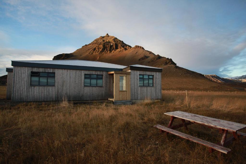 Arnarstapi Apartment | Fell Holiday Home