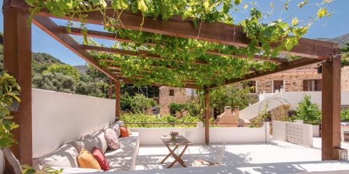 Perivolia Apartment | Feneri 3 -Cozy rustic Apt 20' from Elafonisi beach