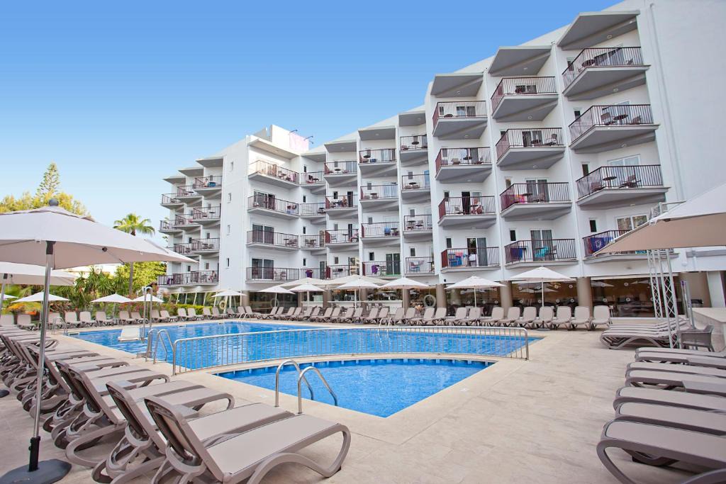 Palmanova Hotel | FERGUS Bermudas