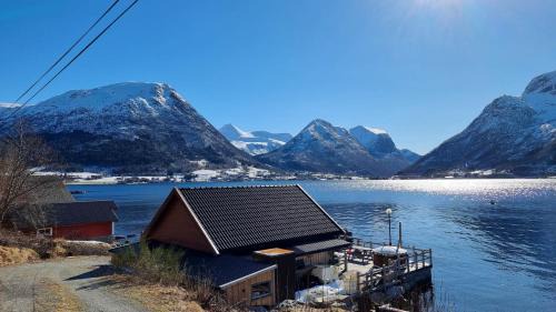 Vanylven House | Feriehus Voldstad