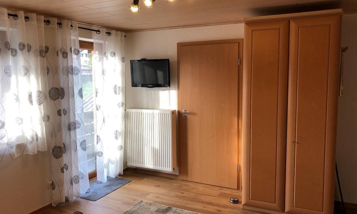 Lam Apartment | Feriendomizil mit Balkon. Perfekte Ausgangslage für Wanderungen.