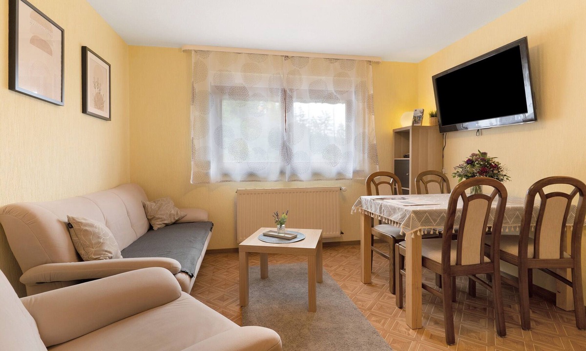 Bad Peterstal-Griesbach Apartment | Ferienhof Brutoni Apartment "Waldzauber" with Mountain View, Balcony, Shared Barbecue Area