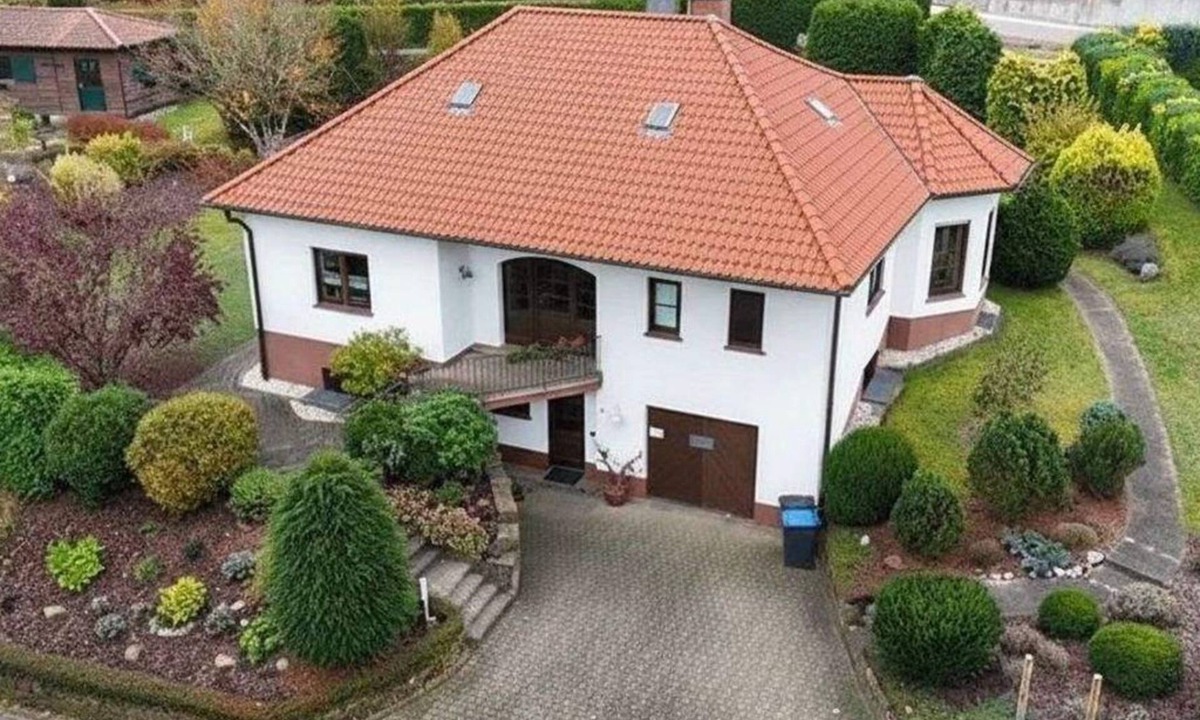 Zerf House | Ferienhaus Am Sonnenhang - vacation home, shower and bath, WC, handicapped accessible