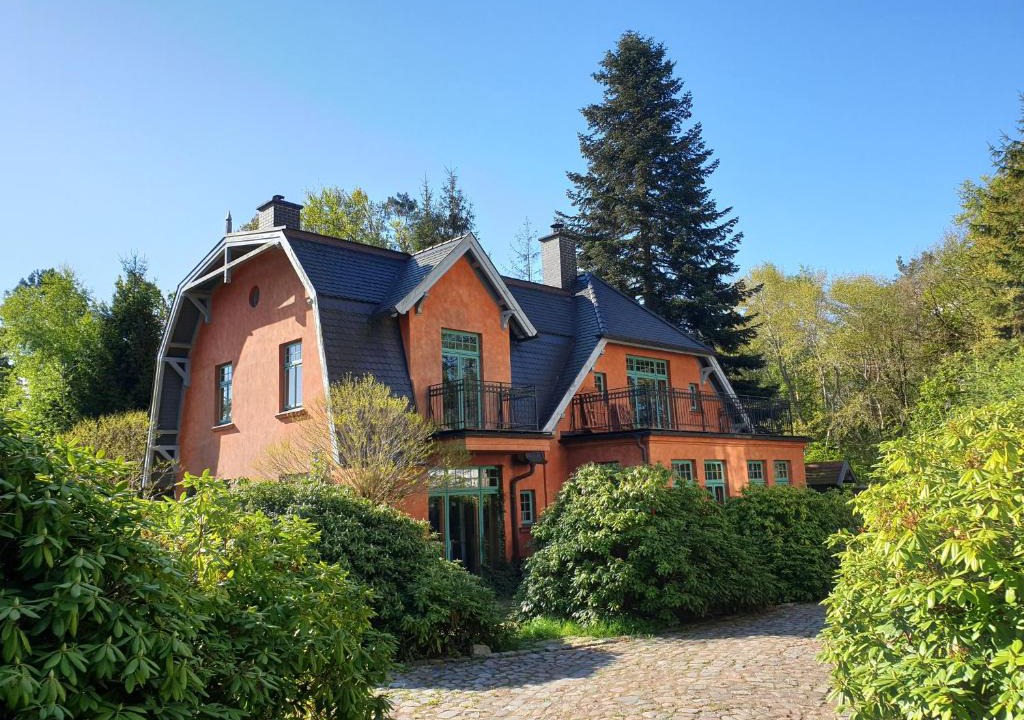 Graal House | Ferienhaus am Wasserturm für 6 Erwachsene und 9 Kinder