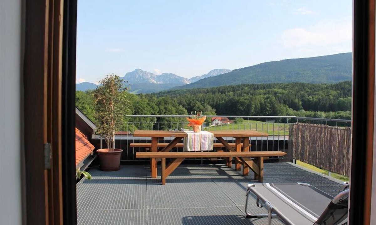 Teisendorf Apartment | Ferienvilla Dachgeschoß mit Sonnenterrasse, 94qm