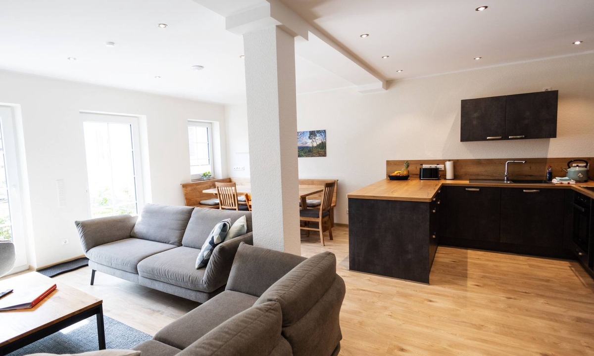 Meschede Apartment | Ferienwohnung Alter Kuhstall, 97 qm, 3 Schlafzimmer, Terrasse, Max. 8 Personen