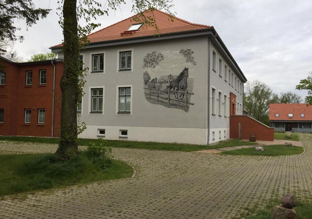 Klein Mohrdorf Apartment | Ferienwohnung auf dem Gutshof