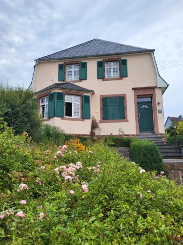 Hetzerath Apartment | Ferienwohnung Bücherkiste