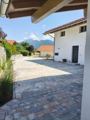 Uebersee Apartment | Ferienwohnung Buchwald mit schöner Holzterrasse