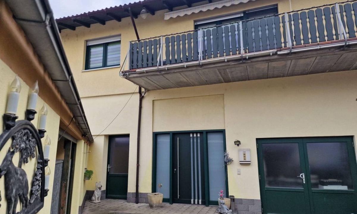 Woellstein Apartment | Ferienwohnung Engbarth - vacation apartment with balcony