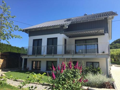 Beuren Apartment | Ferienwohnung Gluiber