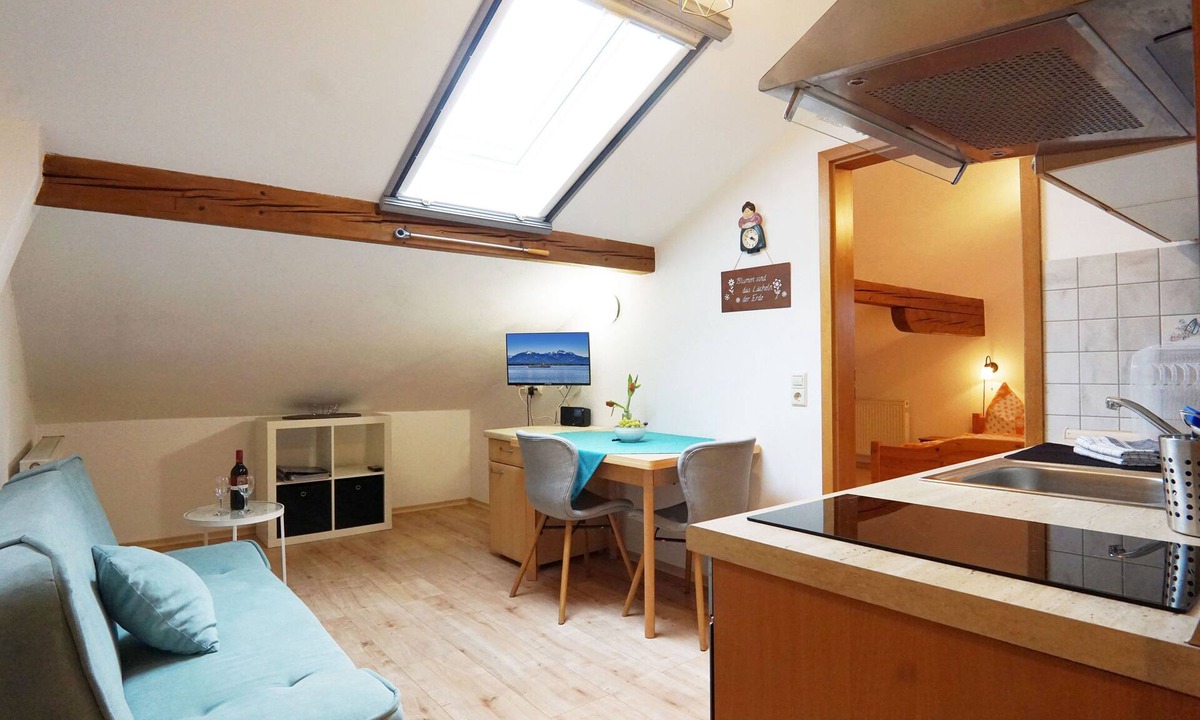 Chieming Apartment | Ferienwohnung III im 2. Stock mit Balkon, Wohnküche, Schlafzimmer, Dusche/wc, Balkon