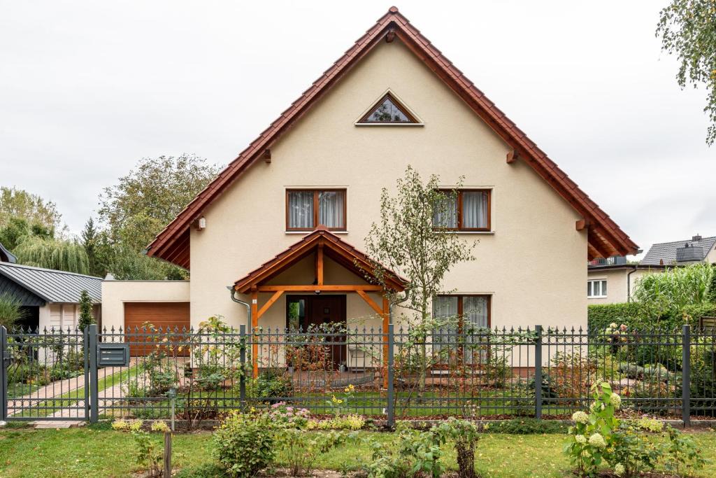 Oberhavel Apartment | Ferienwohnung im grünen Mühlenbeck-nahe Berlin