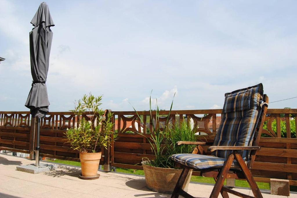 Hackenheim Apartment | Ferienwohnung Kirchbergblick
