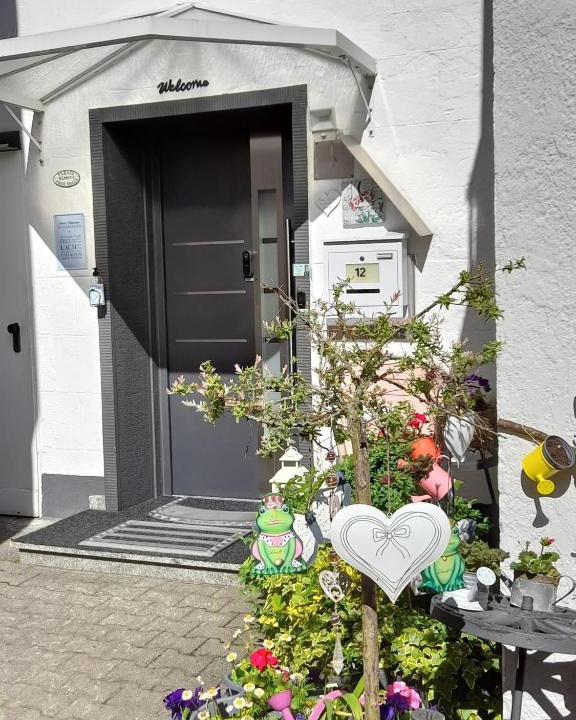 Sonnenbuehl Apartment | Ferienwohnung mit kleinem Garten