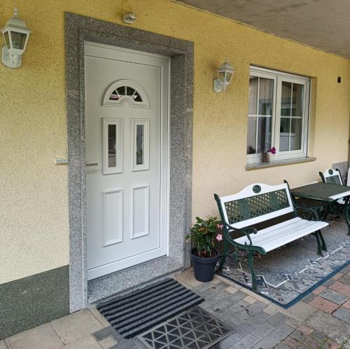 Ettringen Apartment | Ferienwohnung mit Terrasse Ettringen