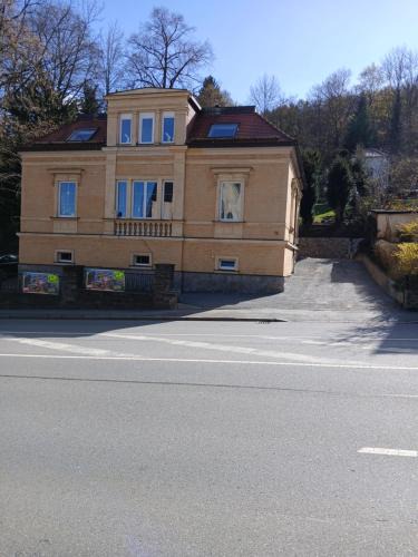 Aue Apartment | Ferienwohnung Springstein