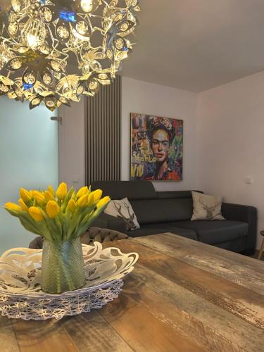 Roschbach Apartment | FERIENWOHNUNG TRUNK, kühl, direkt an den Weinbergen, Parkplatz, Terrasse mit Grill und Lounge