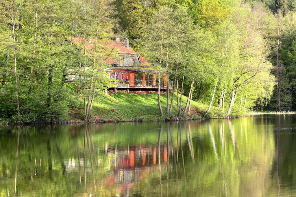 Sangerhausen House | Ferienwohnungen & Campingfässer "Am Kunstteich"