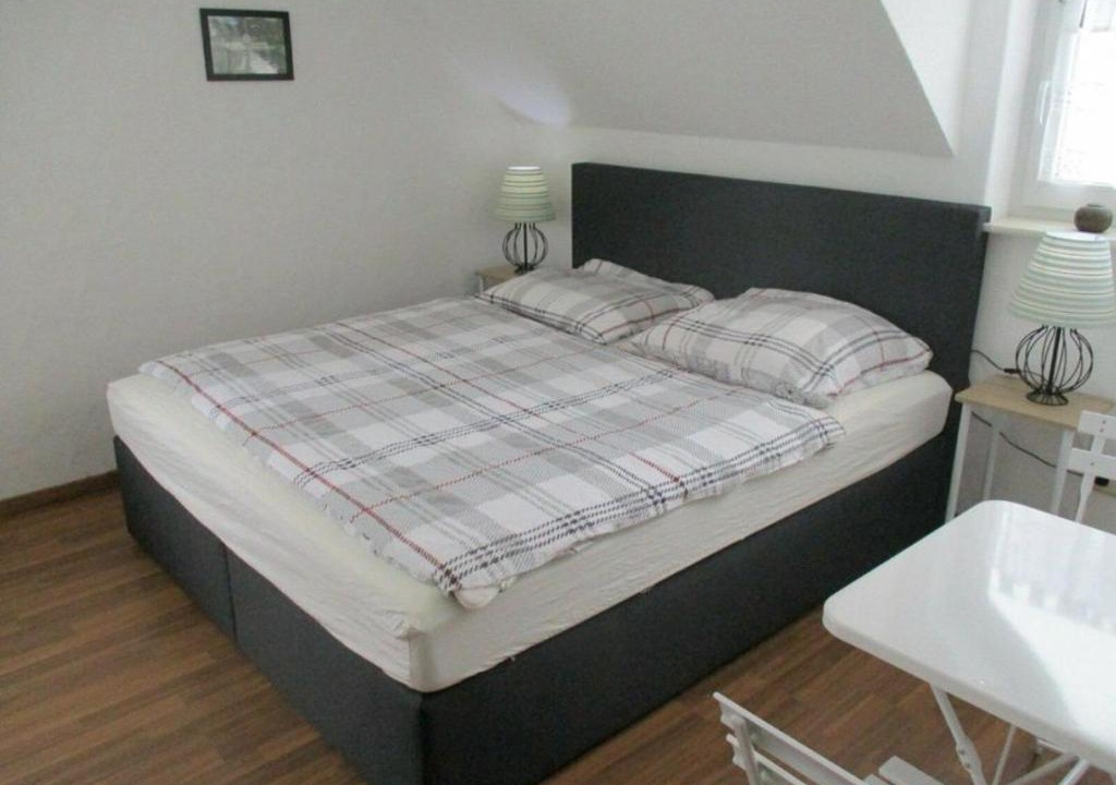 Hollnich Apartment | Ferienzimmer, Handwerkerzimmer, Wohnen auf Zeit