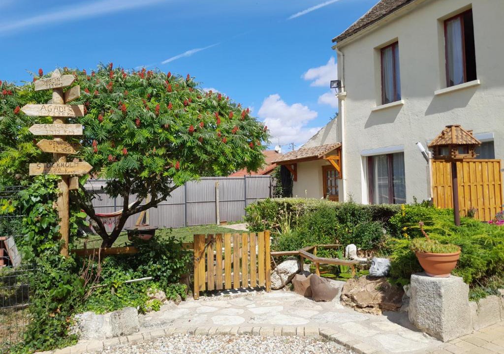 Neauphlette Apartment | Ferme de Beaulieu, appartement avec jardin privatif