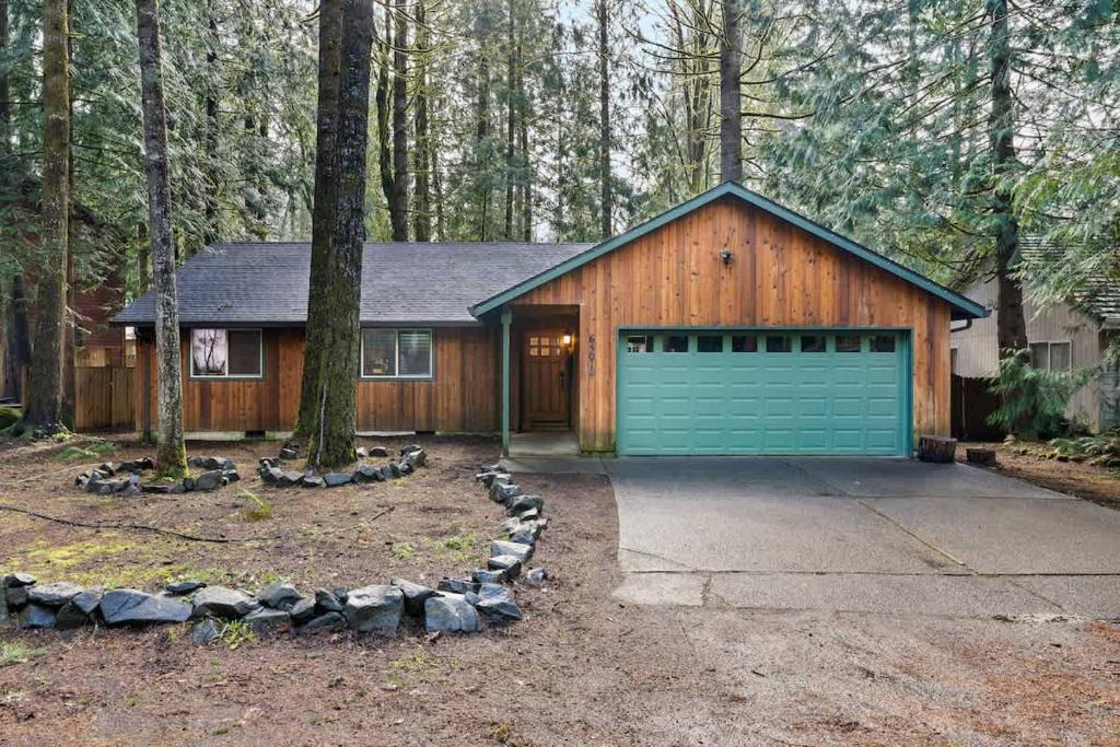 Mount Hood Village House | Fern Cottage-skiing river trails dogs okay