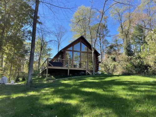 McArthur House | Fern Haven A modern take on Hocking Hills cabins