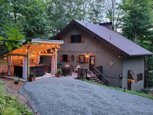 Charter Hills House | Fern Leaf Lodge