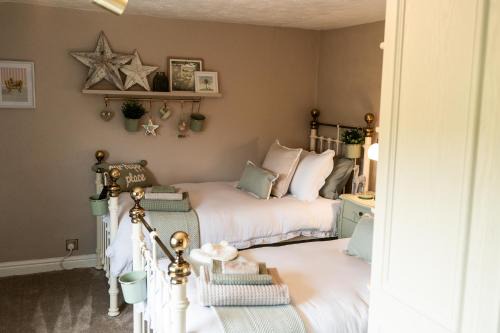 Appley Bridge House | Fern room at field view cottage