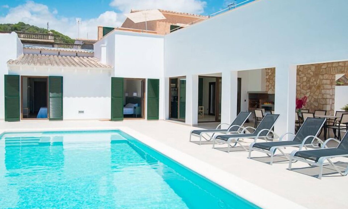 Santanyi House | Ferrer de Shorta Modern holiday home for 10, private pool, A/C and Wi-Fi