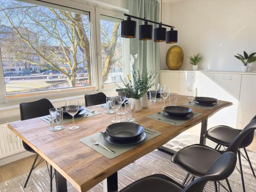 Emden Apartment | Feuerschiff-Panorama - Moderne Wohnungen in der Innenstadt mit Wasserblick