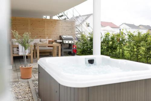 Hohenstein Apartment | FeWo Martini- mit Whirlpool,Terrasse und Albcard