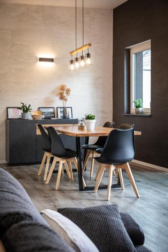 Wendisch Rietz Apartment | Fewo River, Stilvolles Ferienhaus für Familien großer Garten, Spielplatz, Sauna & Badefass