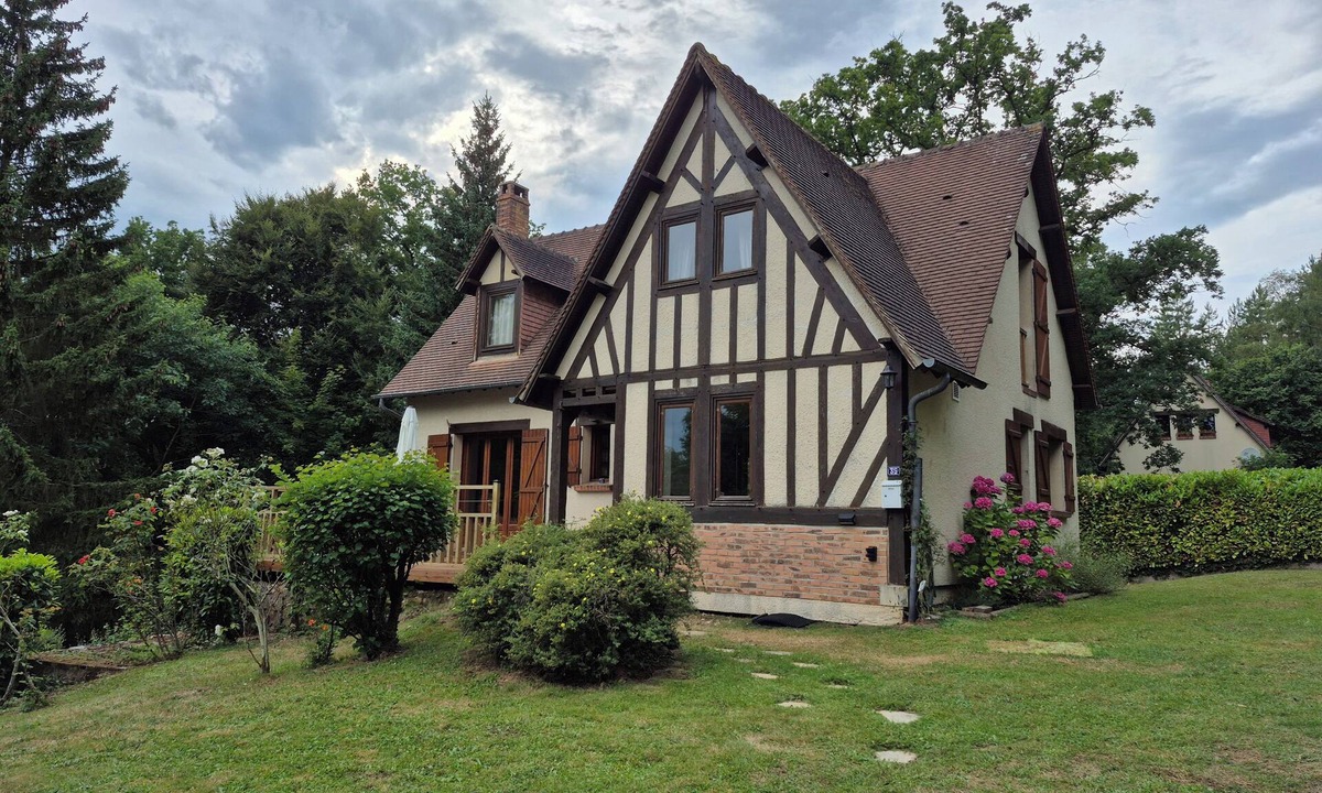 Nassandres sur Risle Villa | Fibered and turnkey family country house on the edge of the woods