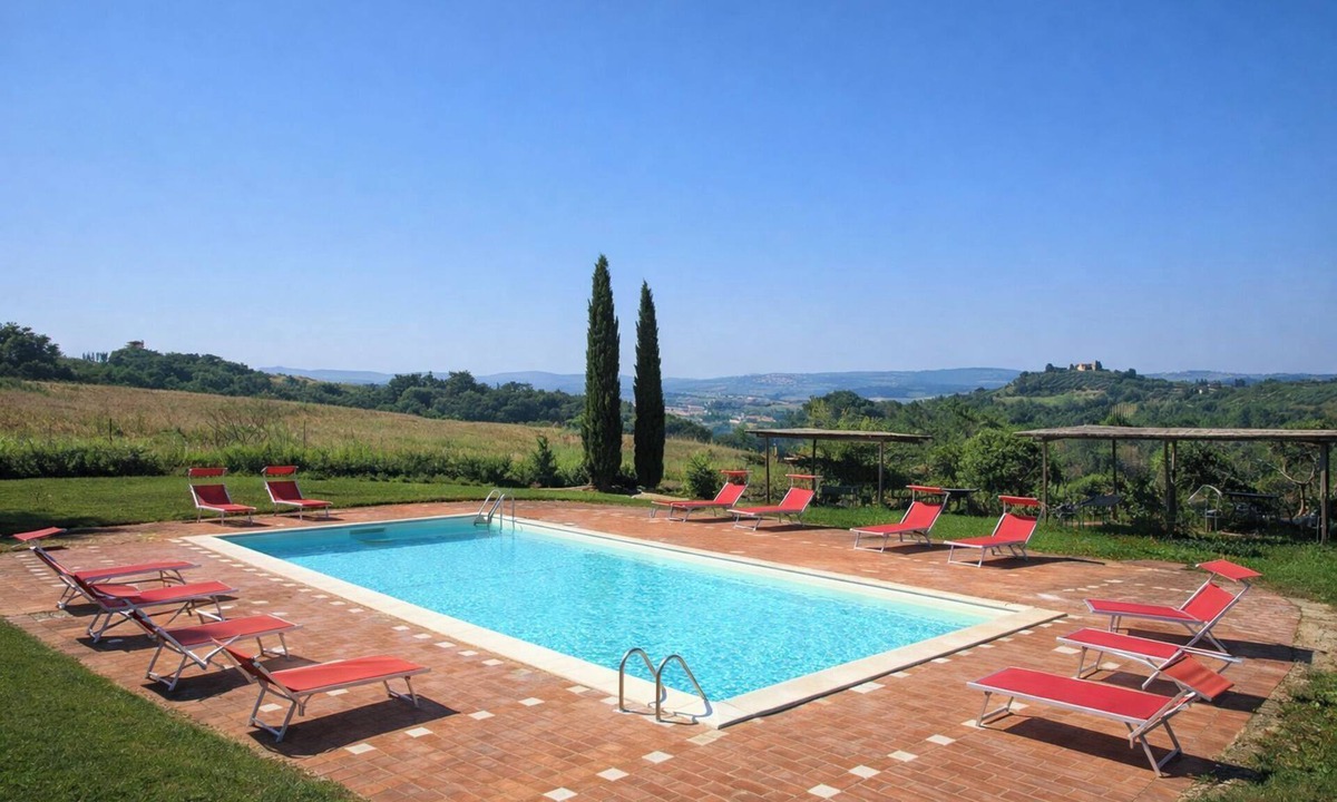 Castelfiorentino Apartment | Fico – Rustic Tuscan Apartment on the Ground Floor with Patio and Pool, 2 Bedrooms