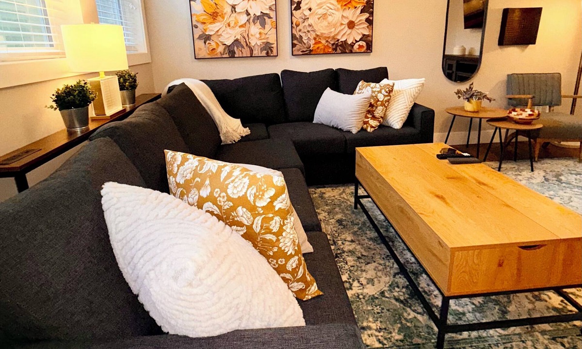 Fort Langley House | Fields & Fences Suite – Cozy Rural Stay in Historic Fort Langley